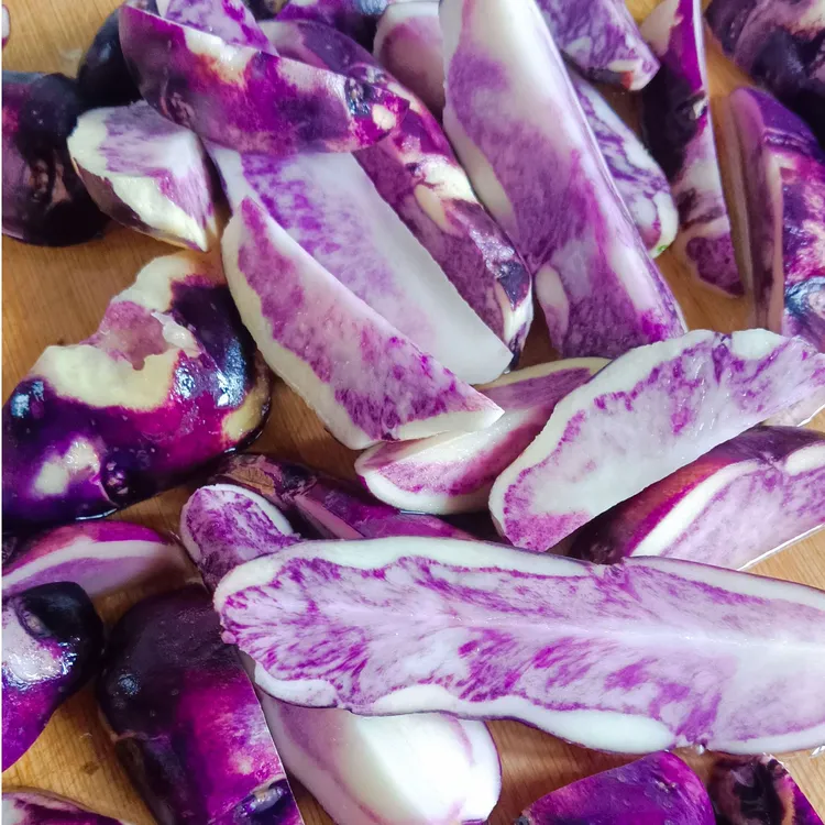 【苏苏好物】新洋芋六盘水娘娘山乌洋芋土豆紫皮乌土豆马铃薯