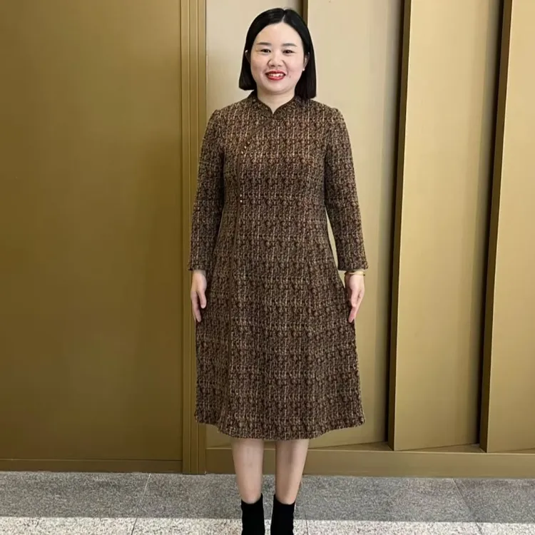 2025秋冬新款加厚雪尼尔绒端庄气质显瘦中长款连衣裙