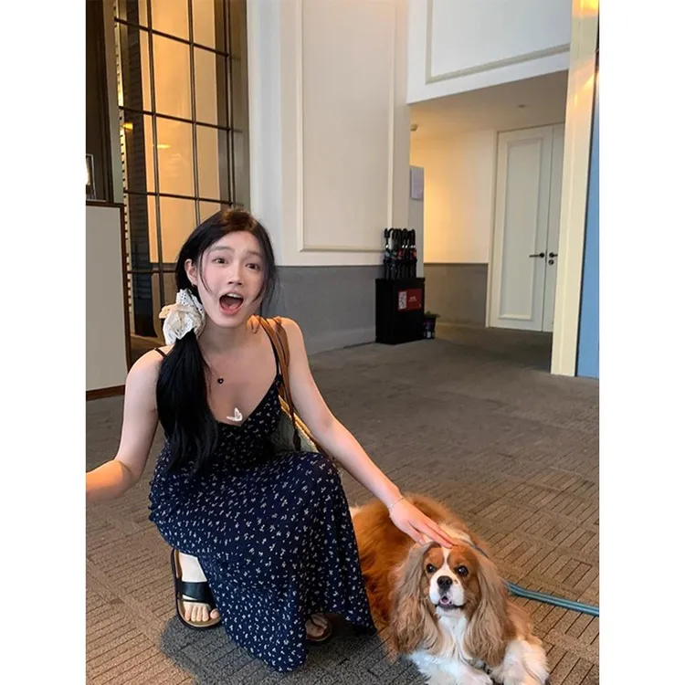 梵妮法式气质别致碎花吊带连衣裙女梨形身材穿搭早春夏季减龄长裙