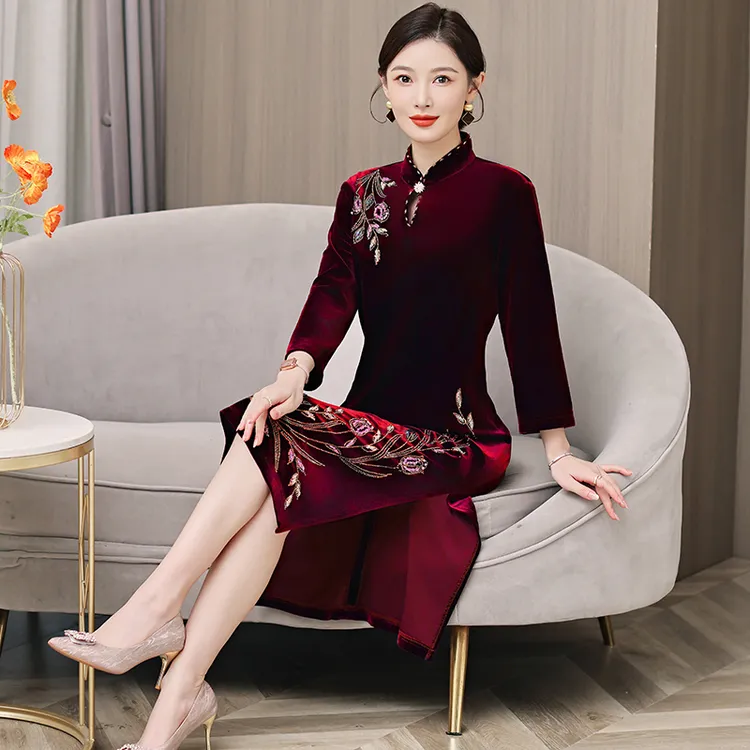 喜婆婆婚宴装2025秋冬新款中式金丝绒改良旗袍妈妈婚宴礼服连衣裙