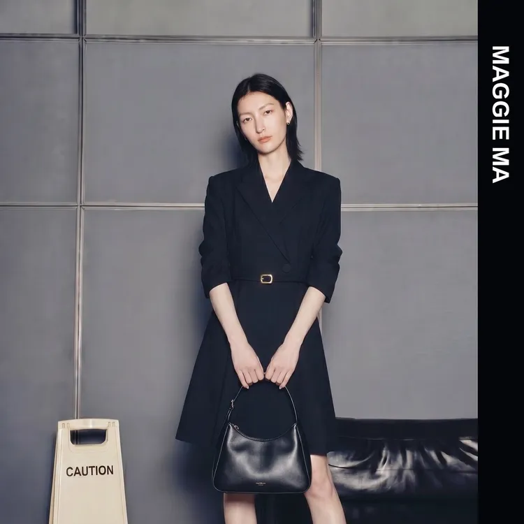 MAGGIE MA马婧设计师款黑色双排扣腰带收腰连衣裙367D