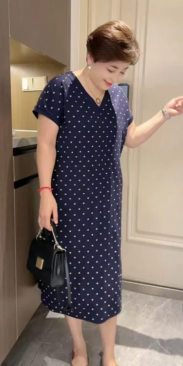  8533夏上新V领图案连衣裙