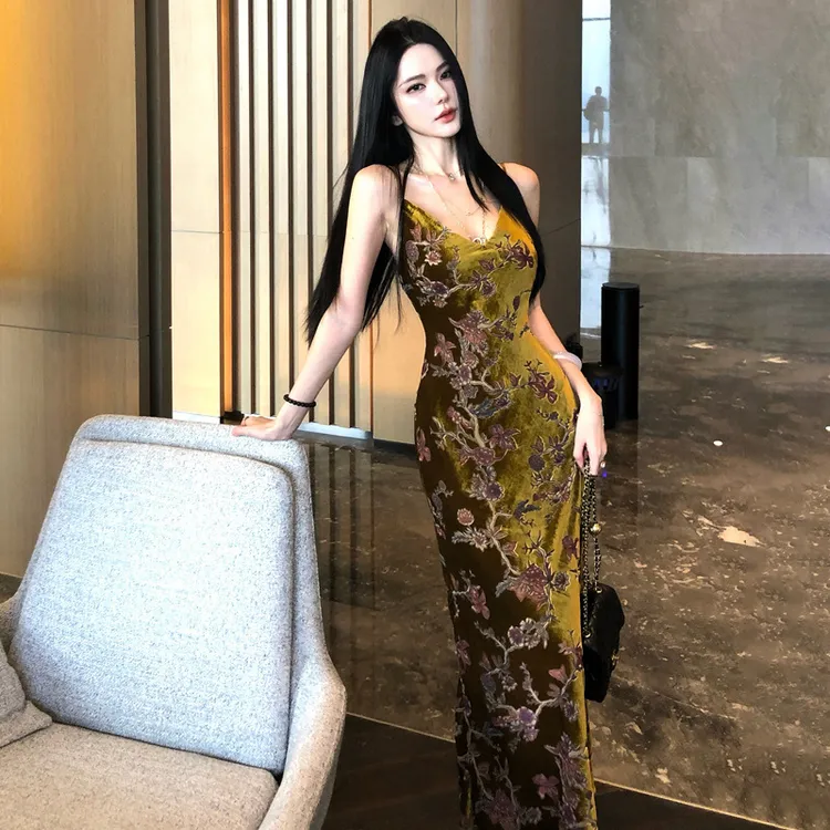 新中式复古重工丝绒礼服裙领吊带连衣裙女御姐风气质鱼尾礼服长裙