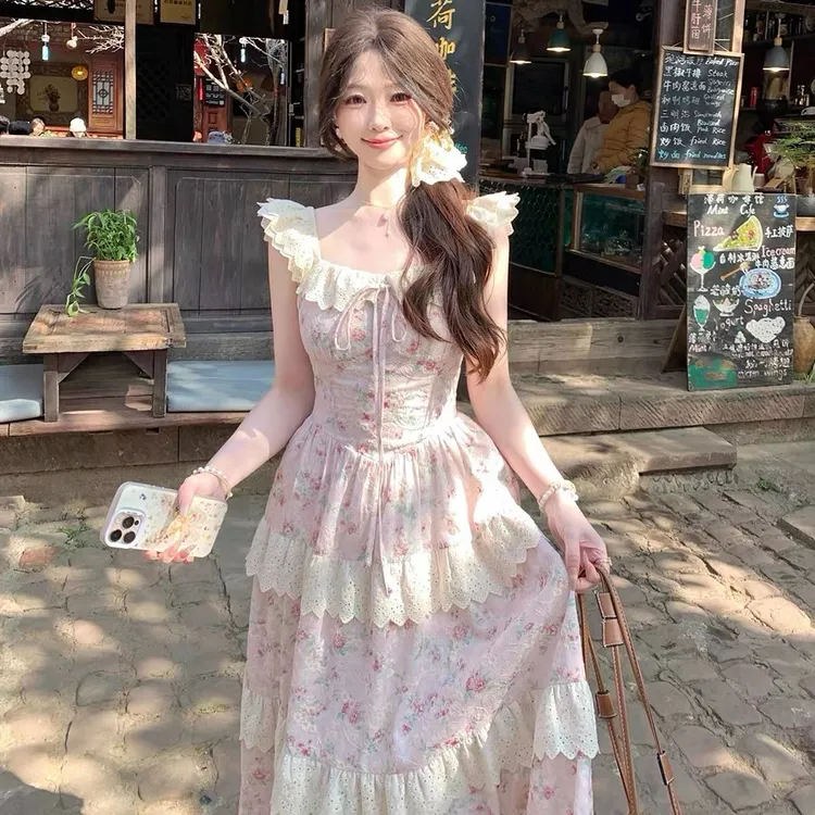 白里 云间花信 法式甜美收腰可爱小飞袖花边裙度假气质连衣裙