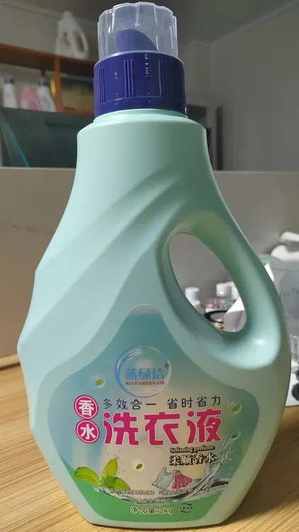 蓝绿洁香水多效合一洗衣液顶俏洗衣液