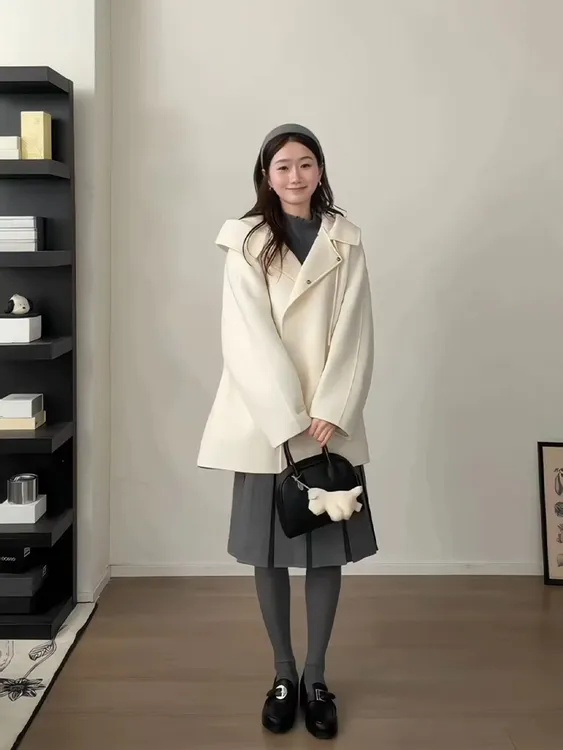 2025年冬季韩式休闲风连帽款毛呢外套修身打底衫显瘦半身裙三件套