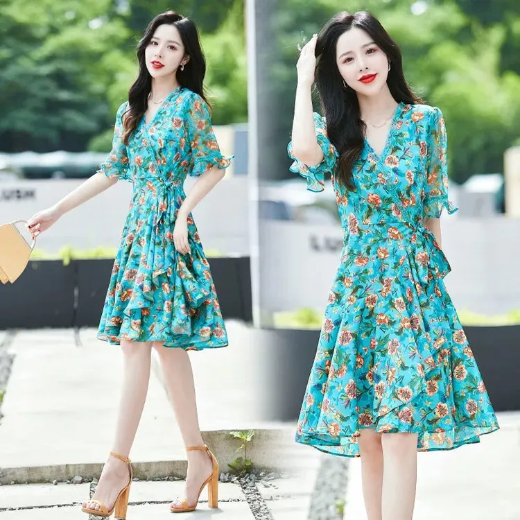 连衣裙2024新款碎花显瘦连衣裙女夏高级感女装中长小个子夏季裙子