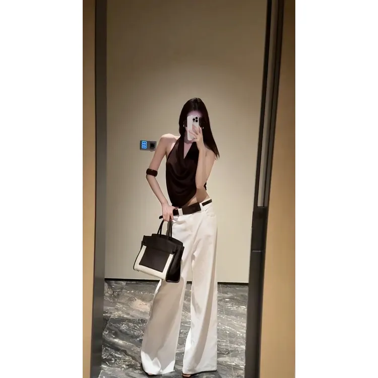 夏季新款高级感露肩荡领修身显瘦挂脖背心配高腰白色牛仔裤两件套