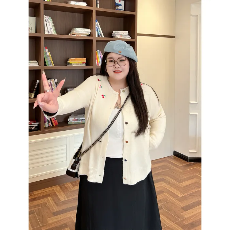 大码女装秋季百搭花契200斤胖mm时尚松弛感刺绣圆领针织衫14328-X