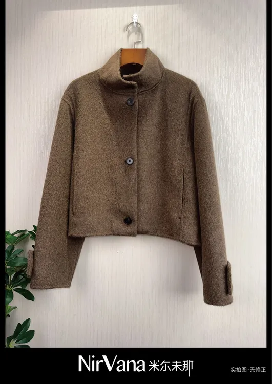 设计师款秋冬爆款纯色短款立领短外套系扣女绵羊毛兔毛百搭时尚