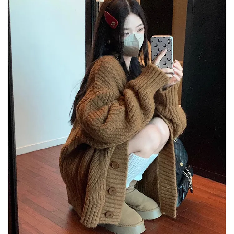 奶呼呼加厚棕色毛衣外套女秋冬宽松慵懒风麻花复古针织开衫上衣