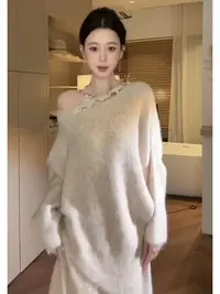 羊毛秋季大方得体一整套女装山茶花米白色针织斜肩上衣半身裙套装