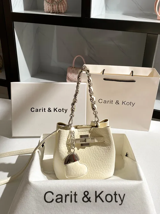 CARIT KOTY小众高级感斜挎小水桶包包女爆款2025新款百搭通勤小包