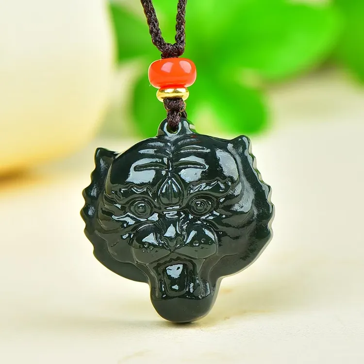 和田玉精雕刻十二生肖虎头吊坠挂件男女款玉石生肖虎头玉坠挂件