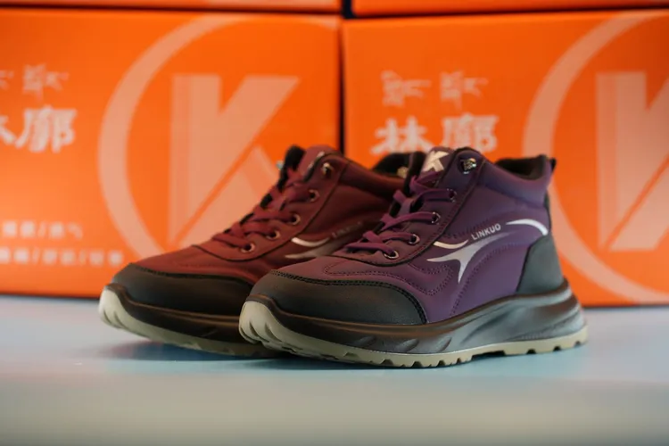 林廓LK-402 内有600g獭兔毛超保暖的免系抽拉鞋带棉鞋