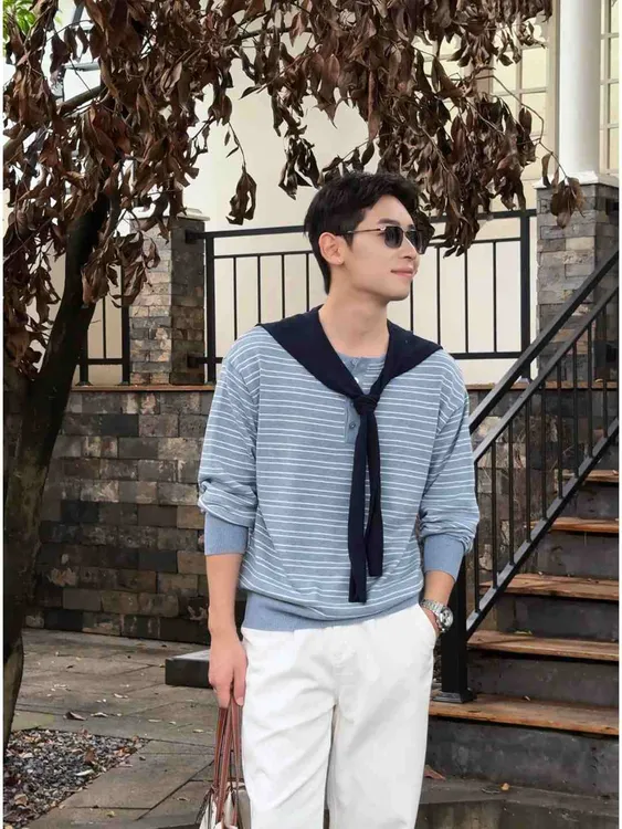 Kam Tin「韩系氛围感」25秋季新款松弛设计感宽松羊毛条纹披肩毛衣