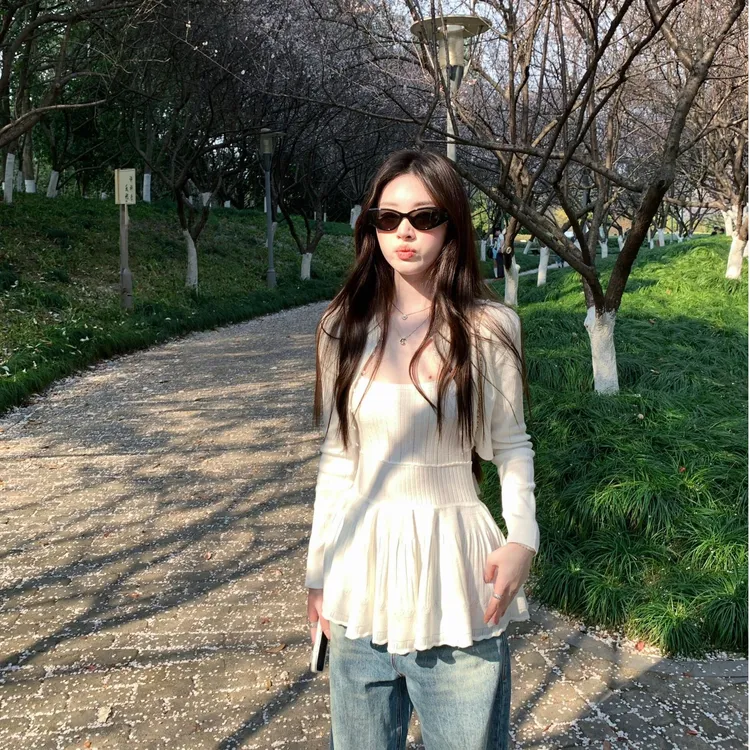 2025时尚新款春游出行衣服高级感内搭慵懒风开衫显瘦休闲牛仔裤女