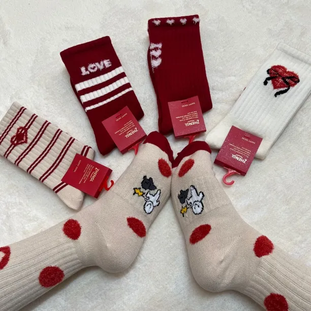 冬季舒适保暖爱心羊绒袜
