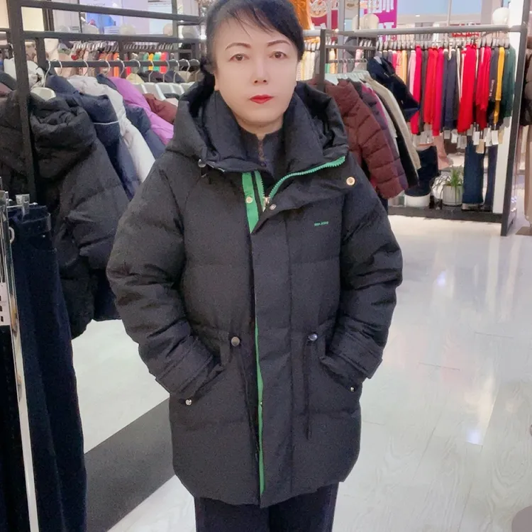 休闲连帽女款收腰中长加厚款羽绒服