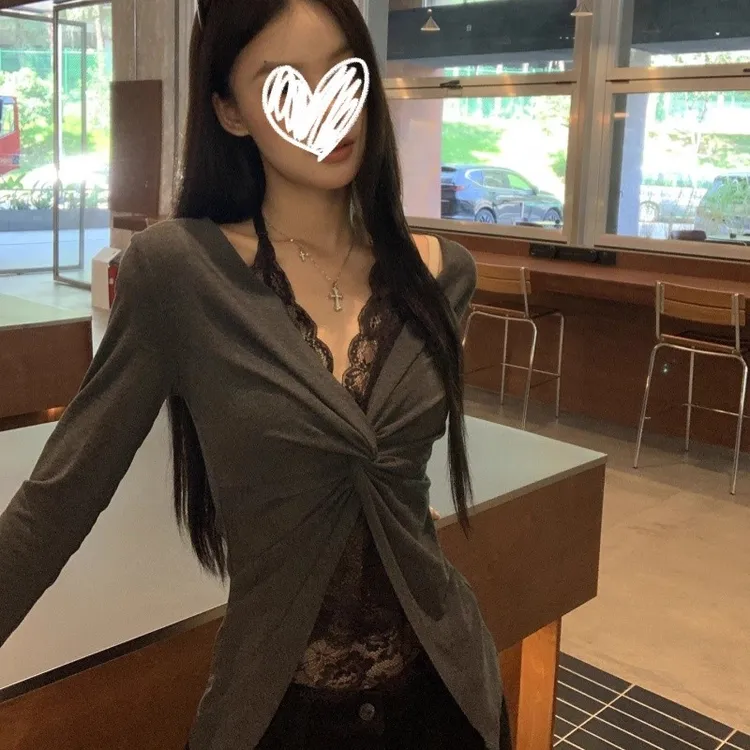 【现货】法式高级设计长袖T恤女2025秋冬纯欲修身显瘦内搭打底上衣