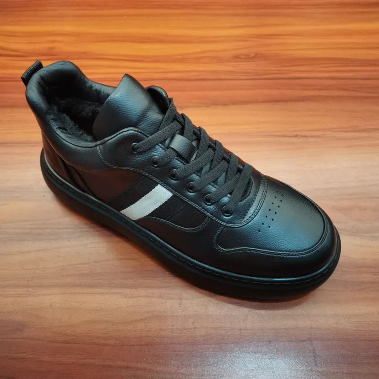 《内里加棉》冬季新款空军系列休闲板鞋透气防滑休闲皮鞋男士舒适