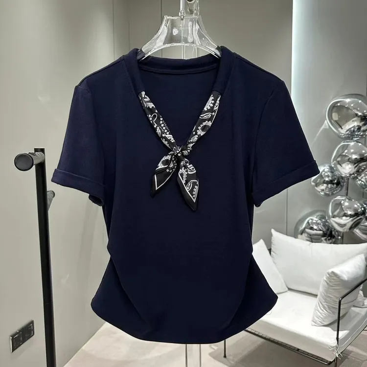 卡莲格【品牌旗舰店品质】设计感V领丝巾短袖T恤女显瘦减龄气质上衣