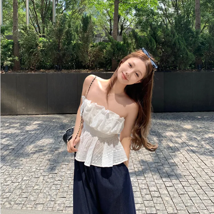 法式白色一字肩压褶抹胸背心女夏季收腰显瘦设计感无袖外穿小上衣