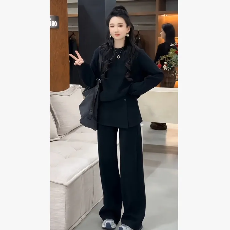 韩系巨好看时尚套装女秋冬2025新款慵懒风针织上衣屁帘长裤两件套