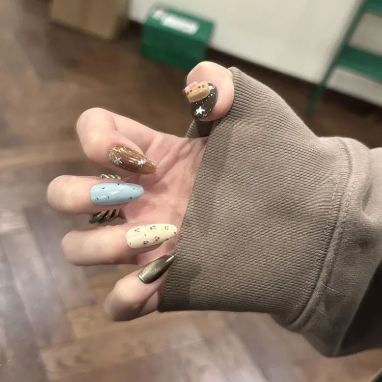 2104豹纹KT猫眼秋冬高级显白纯手绘纯手工穿戴甲杏仁短，短椭圆