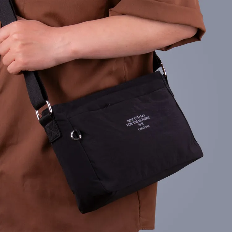 新款斜挎包男通勤单肩包男士横款背包时尚潮流尼龙帆布包轻便休闲