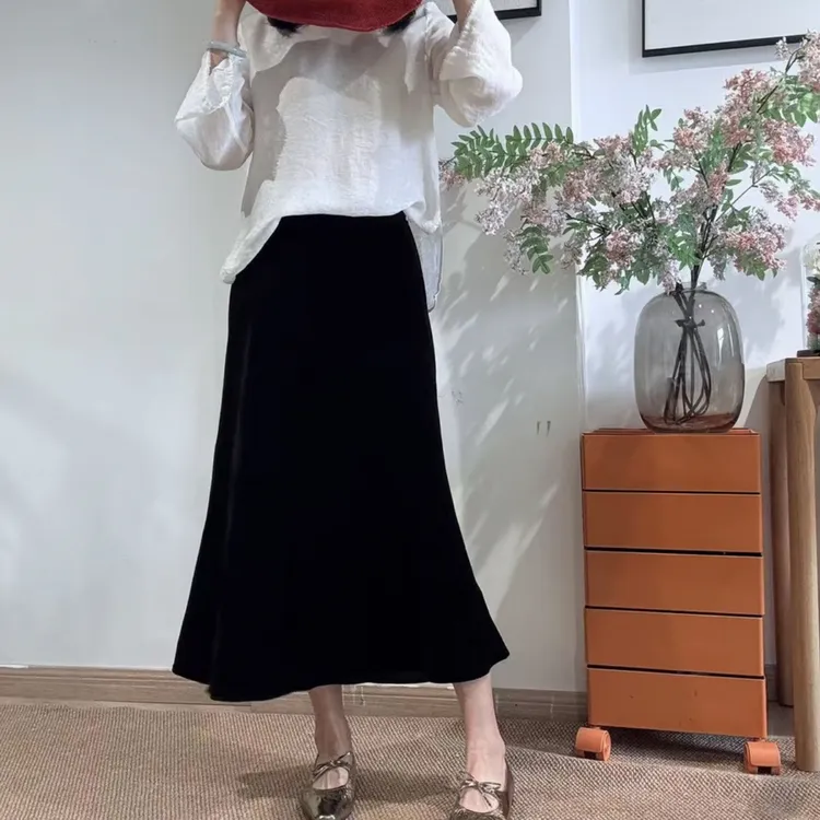 秋季显瘦气质松紧腰丝绒鱼尾黑色百搭半身裙