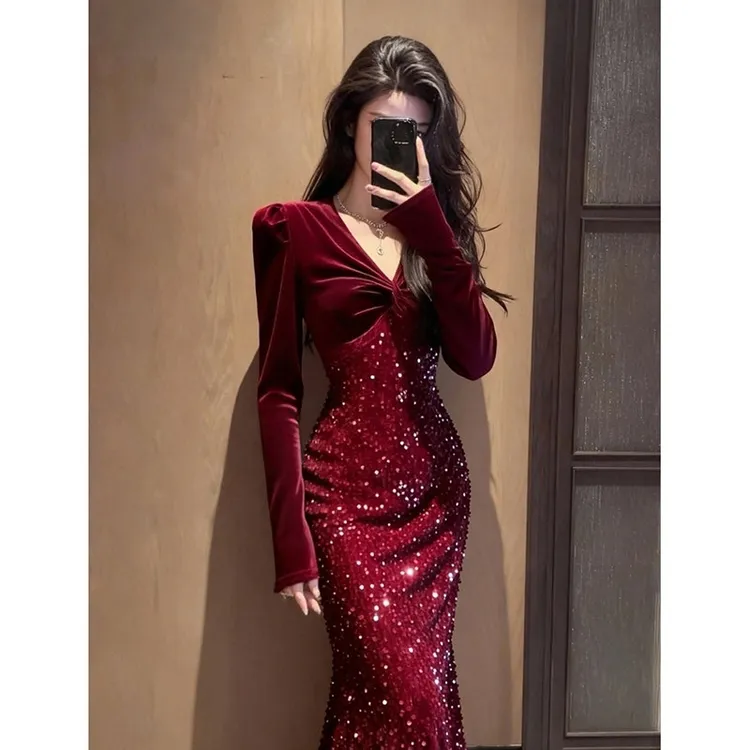 红色闪片丝绒连衣裙秋冬新款巨好看时尚气质设计感收腰内搭长裙子