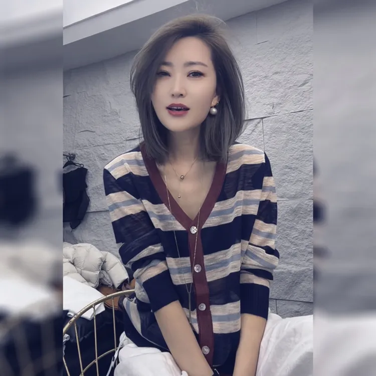 撞色条纹V领针织开衫女早秋新款时尚气质减龄休闲百搭显瘦薄上衣