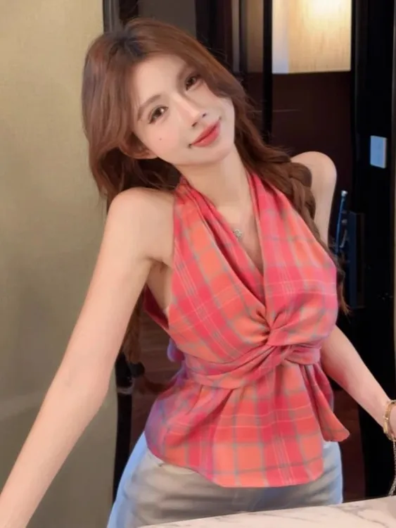 粉色格子挂脖露肩上衣女夏季外穿多巴胺格纹收腰绑带无袖背心衬衫