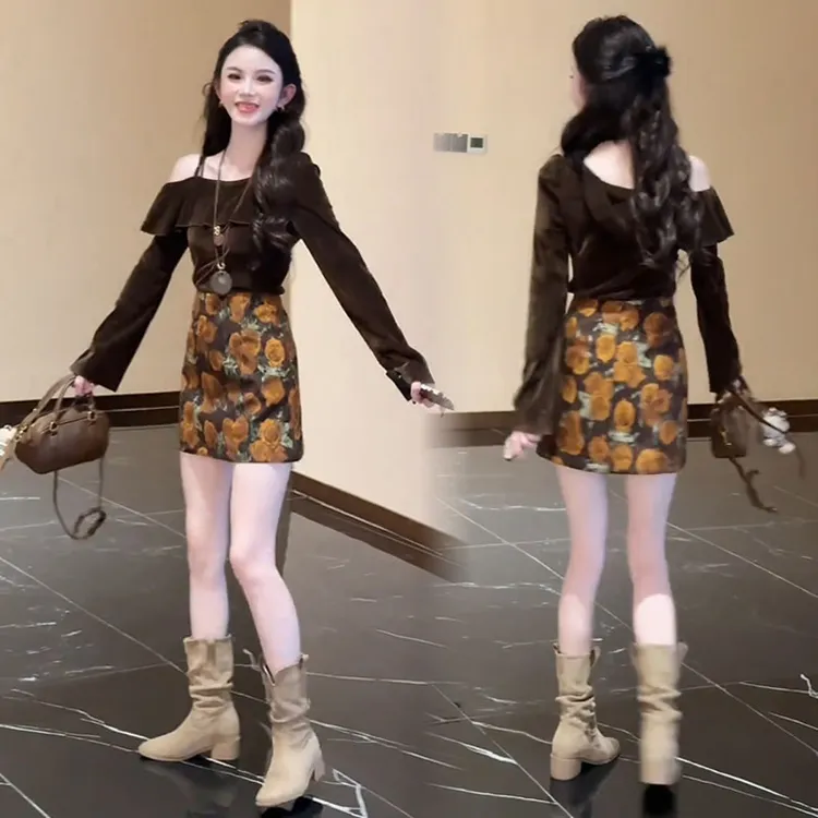 【有运费险】2025秋季新款洋气显瘦减龄小心机露肩丝绒上衣女长袖