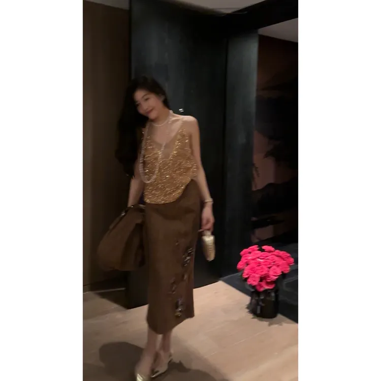 N.COU妮蔻25秋新款时髦气质重工亮片假两件V领内搭吊带女DY60895