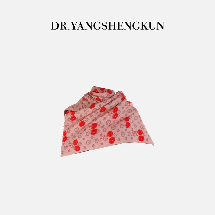 杨圣坤2025新品绵羊毛混纺樱桃老花提花保暖围巾披肩ES25102264
