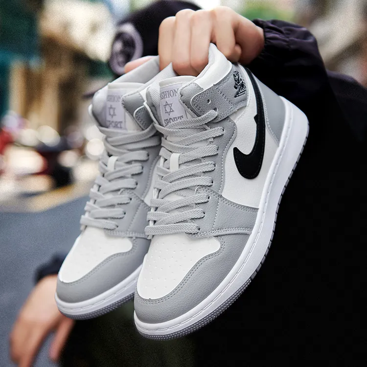 2021秋冬情侣款AJ男鞋空军一号休闲高帮鞋女鞋子女ins清冷系衣服