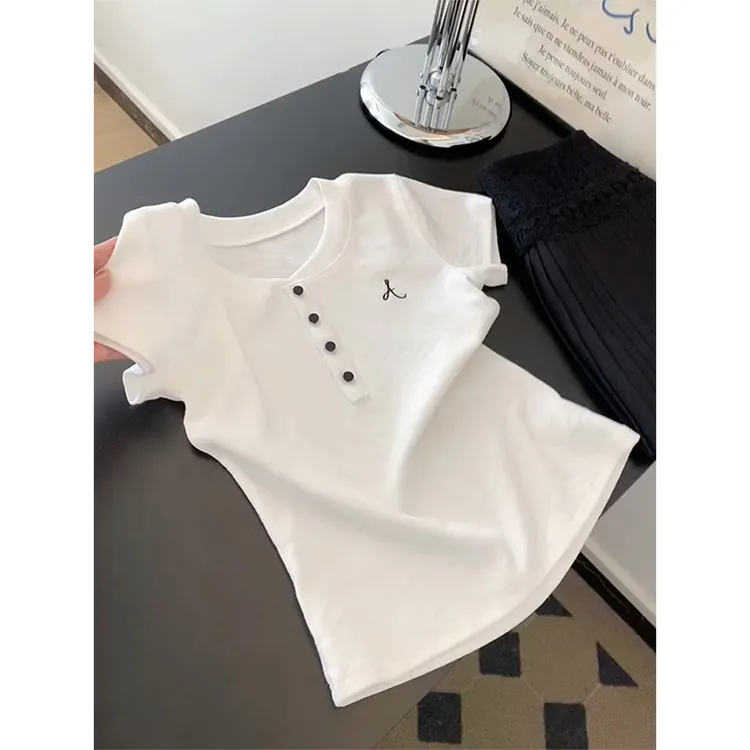 美式刺绣正肩短袖t恤女2025春夏季新款休闲简约修身显瘦短款上衣