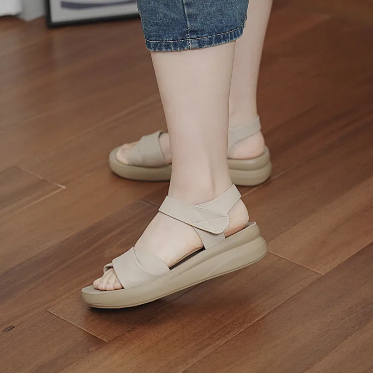 真皮沙滩鞋厚底女2025夏季新款软底软面轻便防滑舒适妈妈凉鞋中年