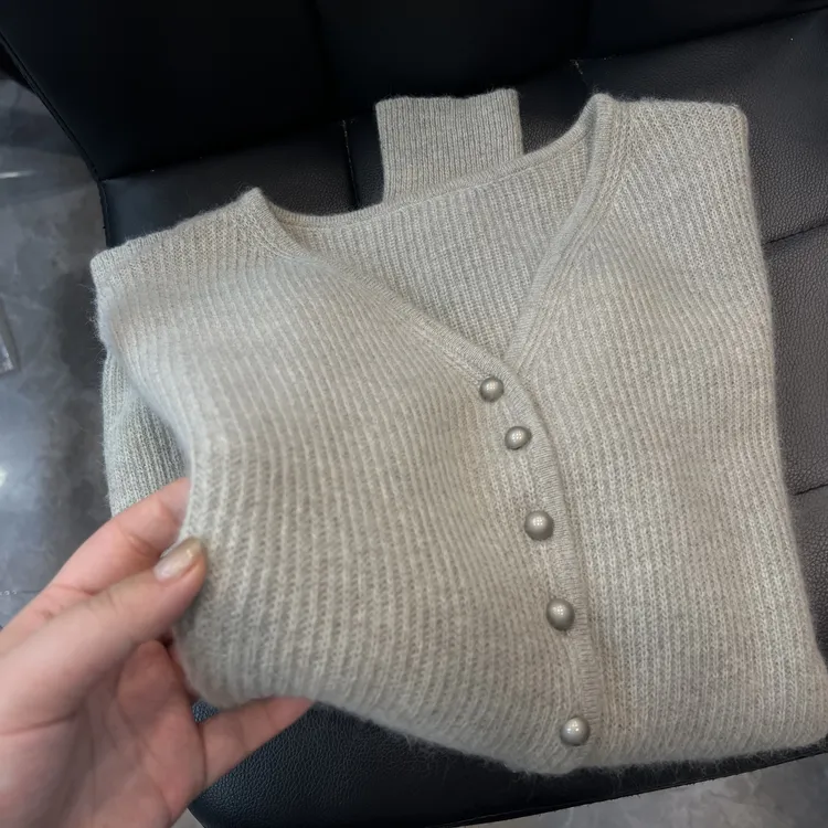 /豆绿开衫高级感百搭显瘦V领针织开衫女美拉德穿搭毛衣外套93023