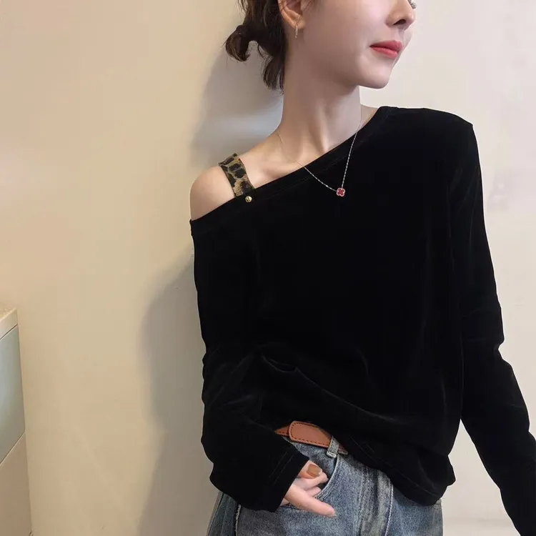 豹纹肩带丝绒斜肩长袖T恤女2025新款早秋设计感打底chic别致上衣