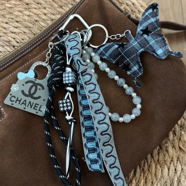 极繁轻奢风蓝色蝴蝶miu系挂件极繁主义包挂钥匙扣手机链