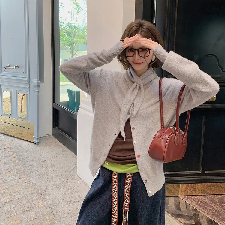 REREK设计师品牌羊绒撞色纽扣圆领弹力开衫+三角领巾R25C07110176