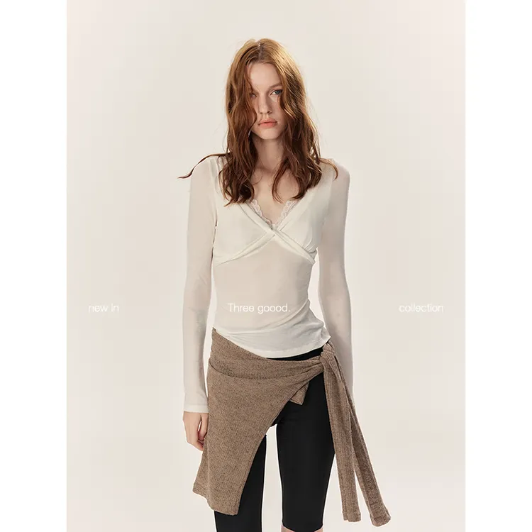 THREE GOOOD/三吉暮雪白茶莱赛尔羊毛拼接蕾丝打底上衣Y725E13513