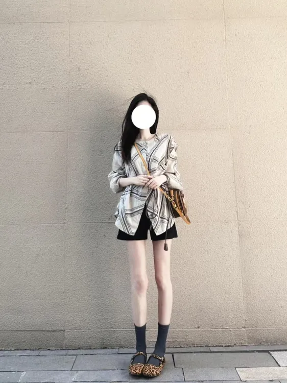 2025早秋新款法式气质设计感绳草纹图腾套式衬衫黑色高腰短裤套装