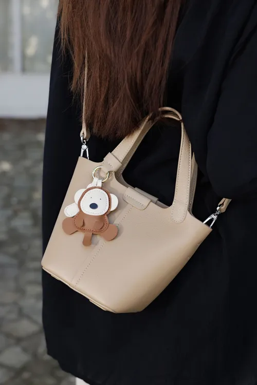 真皮荔枝纹手提包2025夏季新款水桶包高级感小众菜篮子单肩斜挎包