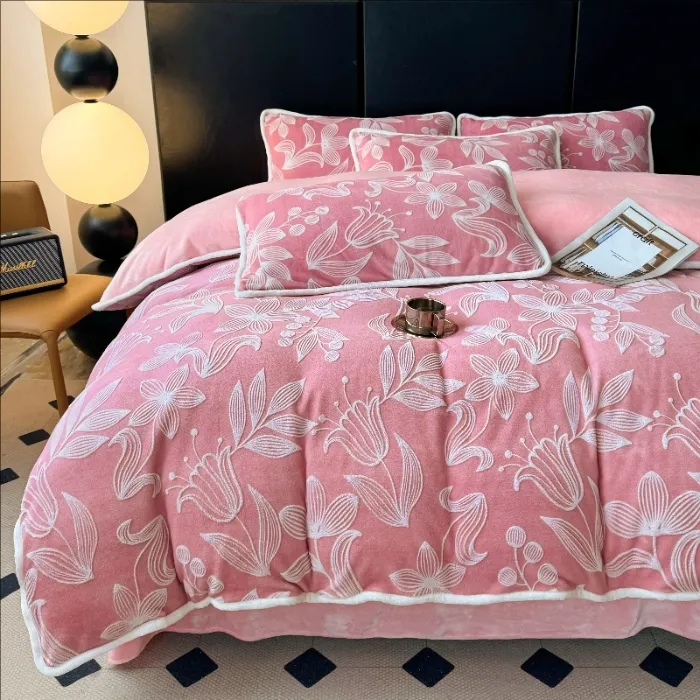 秋冬款高克重雕花牛奶绒四件套双面绒加厚保暖2024新款精雕花绒