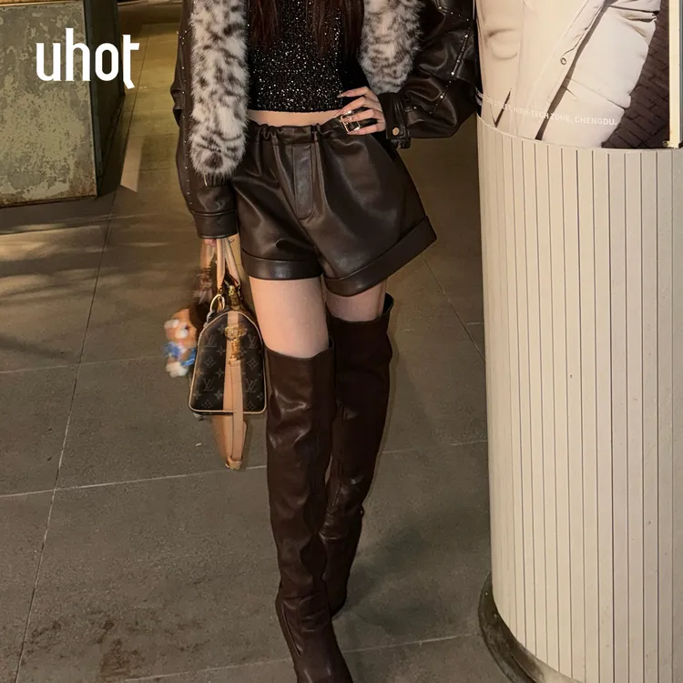 UHOT/诱货棕色收褶A字皮短裤金属扣装饰休闲通勤25新款UWWW3D775M
