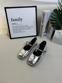 w2403法式浅口单鞋女新款秋季配裙子平底豆豆玛丽珍小皮鞋